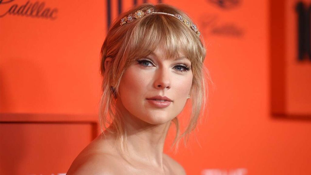 Video Lyrics: Taylor Swift - You Need To Calm Down